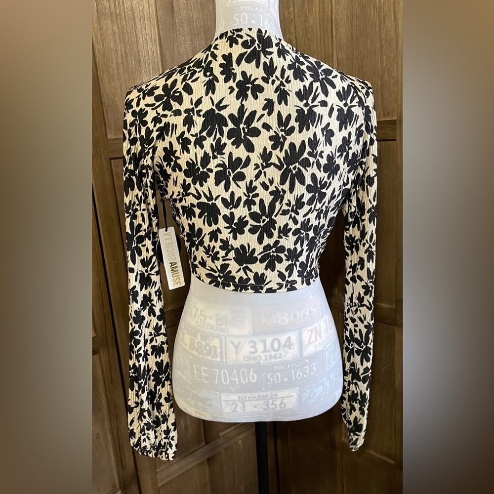 NWT Women’s Crop Tie Blouse. - Picture 3 of 7